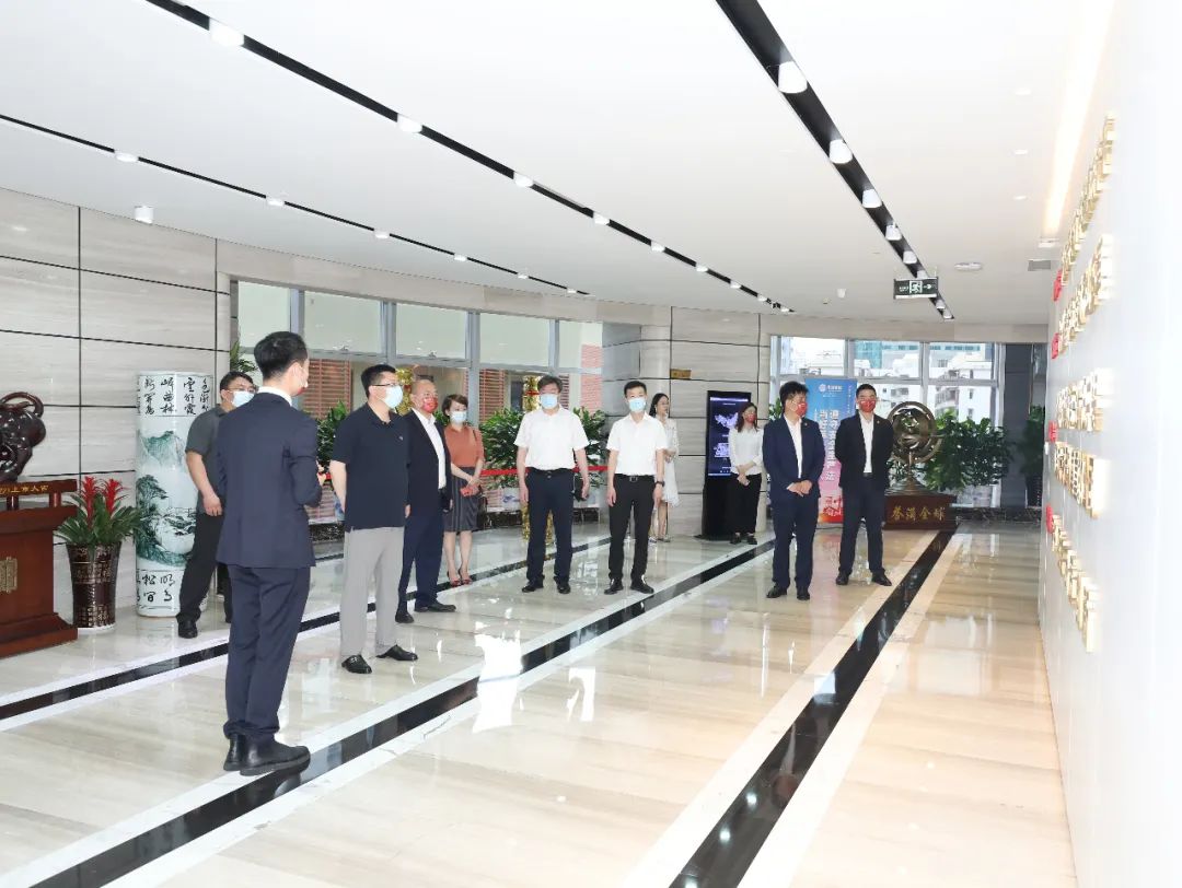 青岛市政协副主席、崂山区委书记张元升一行莅临官方网站（中国）官网调研考察